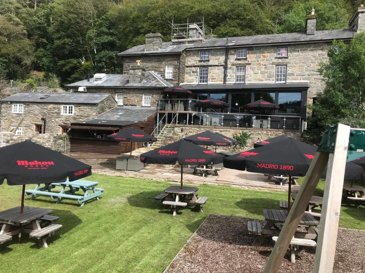 Grapes Hotel, Bar & Restaurant Snowdonia Nr Zip World Blaenau Ffestiniog Exteriör bild